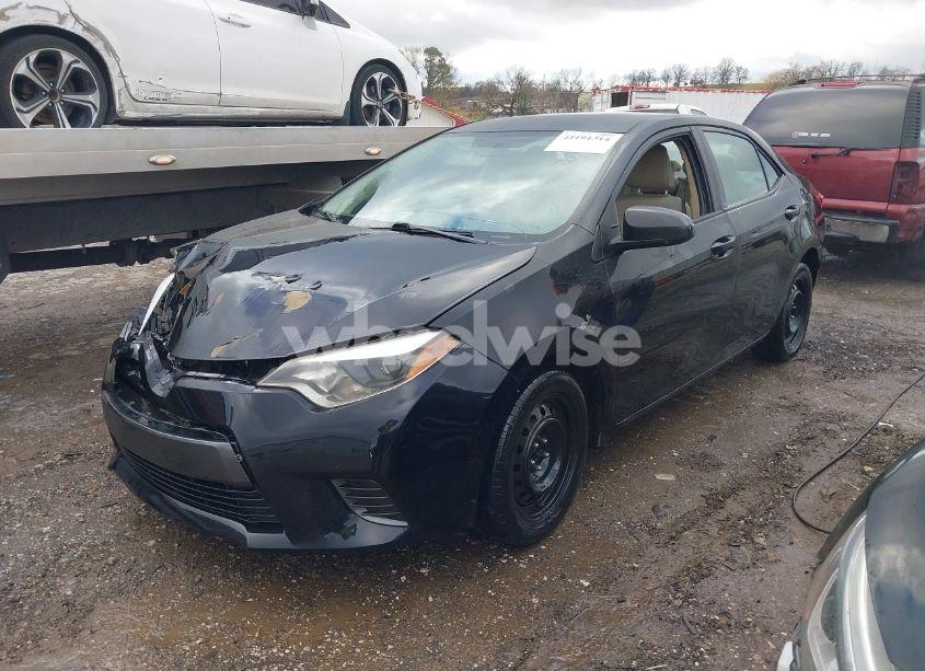 Photo 2 of 2015 Toyota Corolla LE (VIN 5YFBURHE5FP279901)