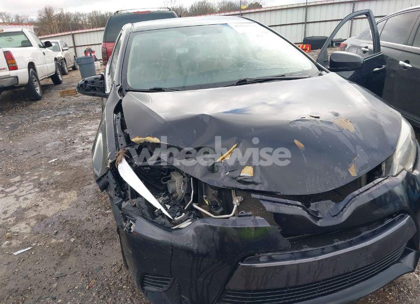 Photo 6 of 2015 Toyota Corolla LE (VIN 5YFBURHE5FP279901)