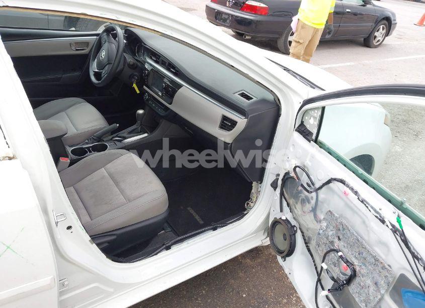 Photo 5 of 2015 Toyota Corolla LE (VIN 5YFBURHE5FP292891)