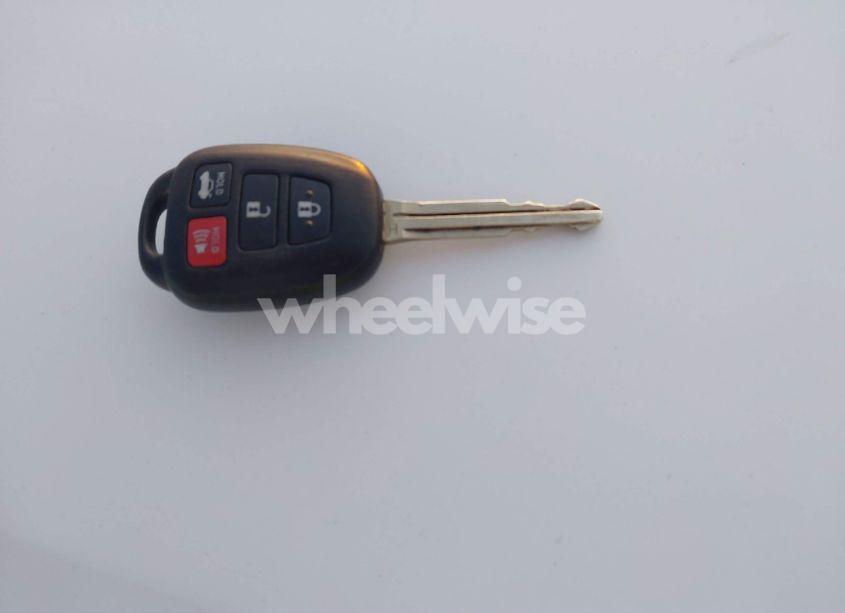 Photo 11 of 2015 Toyota Corolla LE (VIN 5YFBURHE5FP299873)