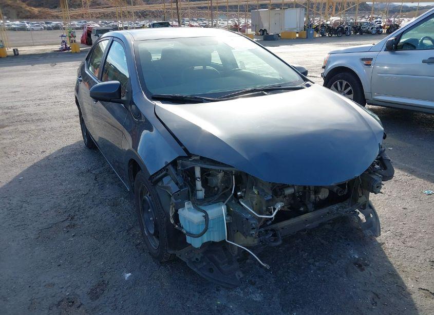 2015 Toyota Corolla LE (VIN 5YFBURHE5FP351793) main photo