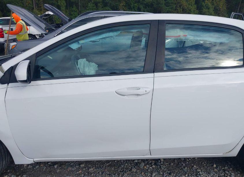 Photo 15 of 2016 Toyota Corolla LE (VIN 5YFBURHE5GP390594)