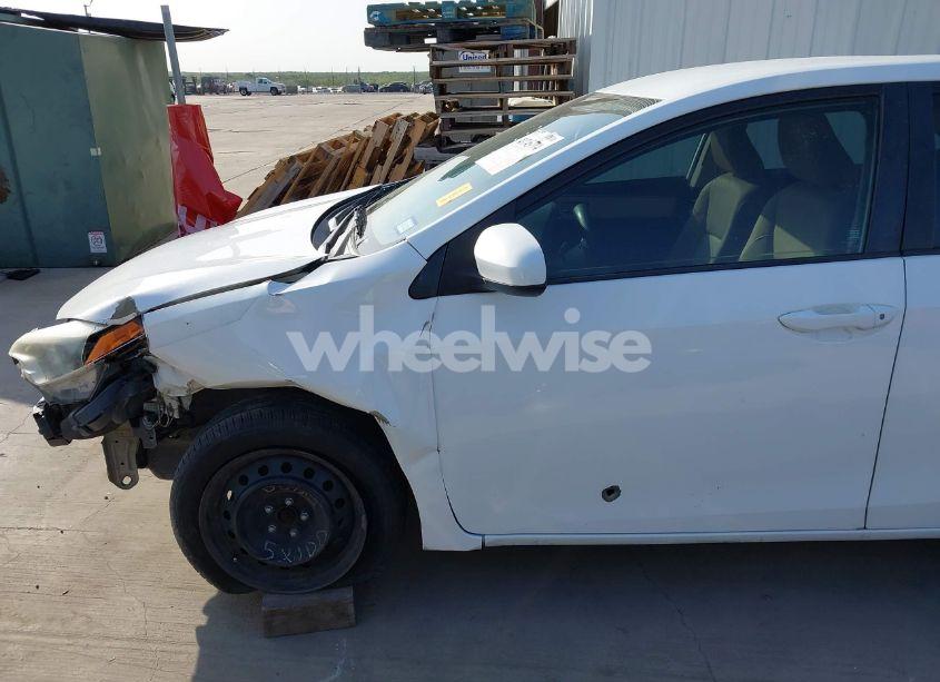 Photo 18 of 2016 Toyota Corolla LE (VIN 5YFBURHE5GP452303)