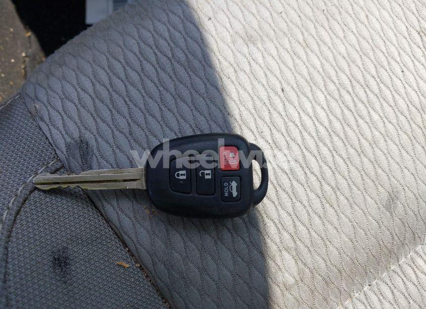 Photo 11 of 2016 Toyota Corolla LE (VIN 5YFBURHE5GP508644)