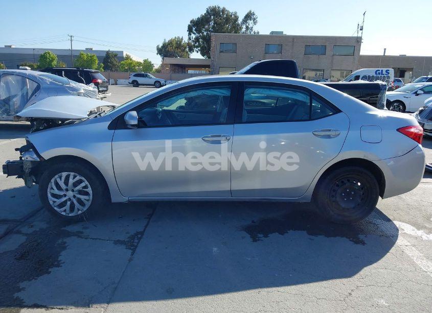 Photo 15 of 2017 Toyota Corolla LE (VIN 5YFBURHE5HP569817)