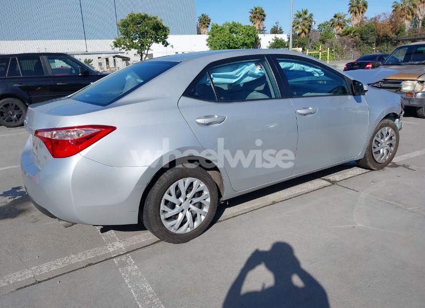Photo 4 of 2017 Toyota Corolla LE (VIN 5YFBURHE5HP569817)