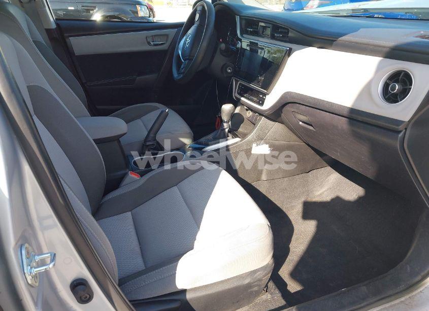 Photo 5 of 2017 Toyota Corolla LE (VIN 5YFBURHE5HP569817)