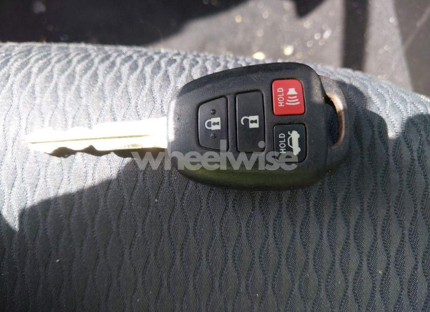 Photo 11 of 2017 Toyota Corolla LE (VIN 5YFBURHE5HP581112)