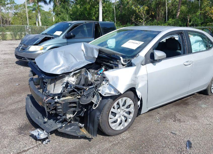 Photo 6 of 2017 Toyota Corolla LE (VIN 5YFBURHE5HP581112)