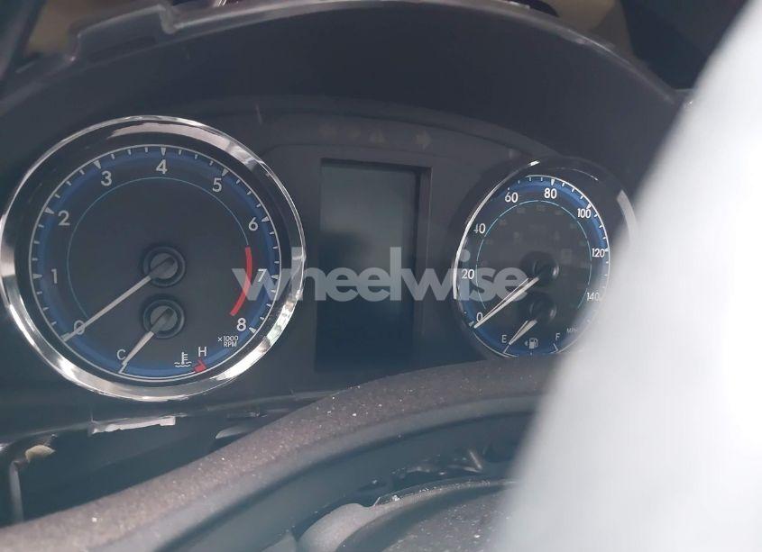 Photo 15 of 2017 Toyota Corolla SE (VIN 5YFBURHE5HP610043)