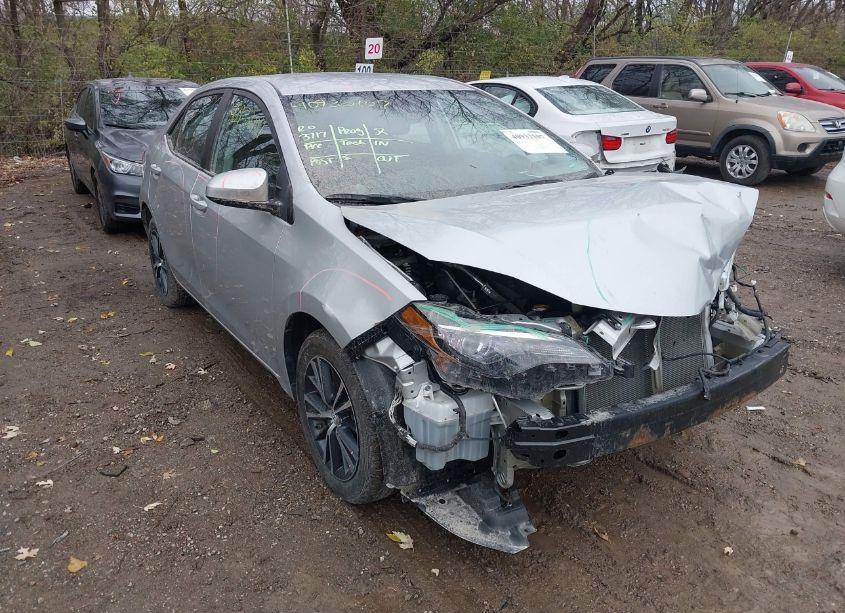 2017 Toyota Corolla L/LE/XLE/SE/XSE (VIN 5YFBURHE5HP629952) main photo