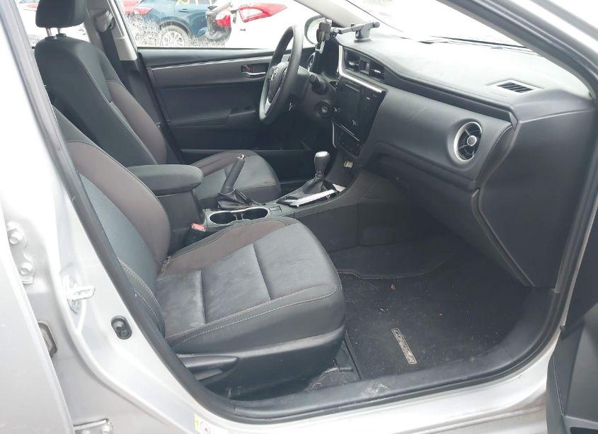 Photo 5 of 2017 Toyota Corolla L/LE/XLE/SE/XSE (VIN 5YFBURHE5HP629952)