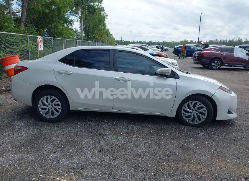 Photo 14 of 2017 Toyota Corolla LE (VIN 5YFBURHE5HP630213)