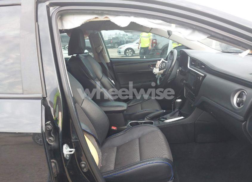 Photo 5 of 2017 Toyota Corolla SE (VIN 5YFBURHE5HP636920)