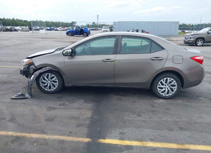 Photo 14 of 2017 Toyota Corolla LE (VIN 5YFBURHE5HP637226)