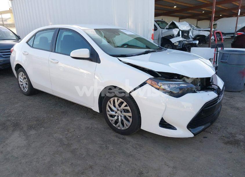 2017 Toyota Corolla LE (VIN 5YFBURHE5HP639431) main photo