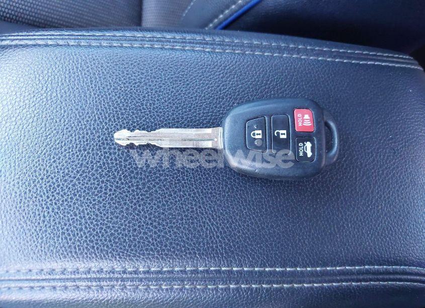 Photo 11 of 2017 Toyota Corolla SE (VIN 5YFBURHE5HP641681)