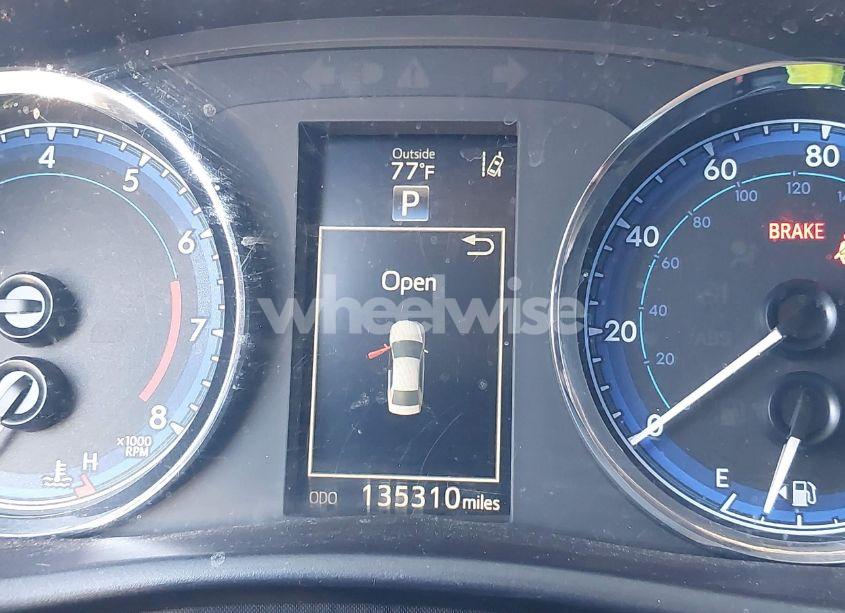 Photo 15 of 2017 Toyota Corolla SE (VIN 5YFBURHE5HP641681)