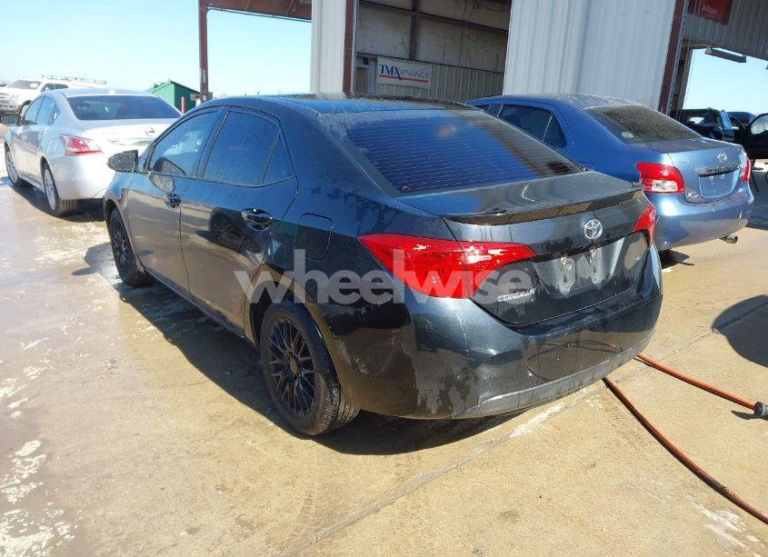 Photo 3 of 2017 Toyota Corolla SE (VIN 5YFBURHE5HP641681)