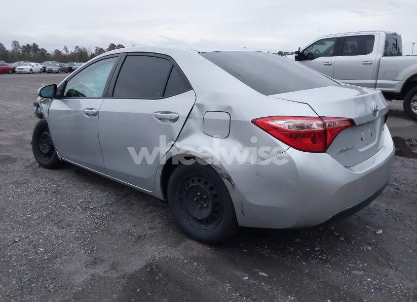 Photo 3 of 2017 Toyota Corolla LE (VIN 5YFBURHE5HP646119)
