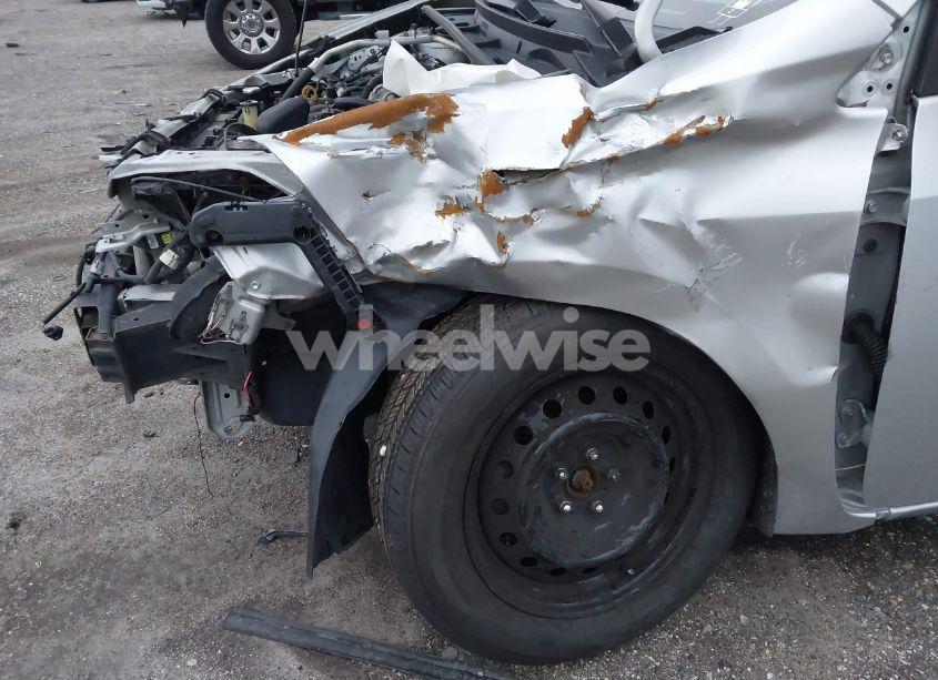 Photo 6 of 2017 Toyota Corolla LE (VIN 5YFBURHE5HP646119)