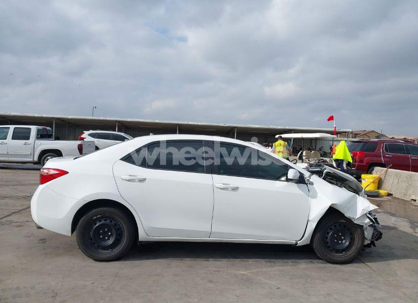 Photo 14 of 2017 Toyota Corolla LE (VIN 5YFBURHE5HP677807)