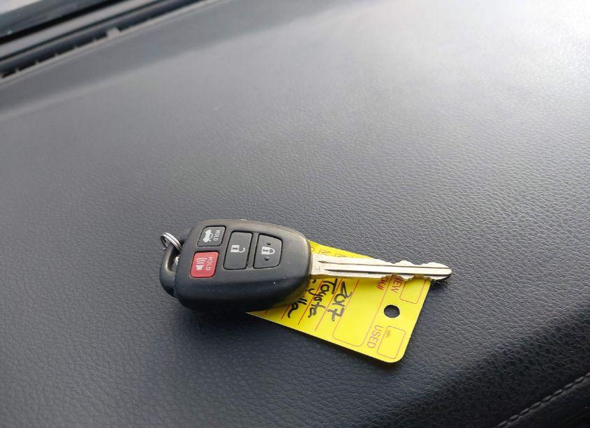 Photo 11 of 2017 Toyota Corolla LE (VIN 5YFBURHE5HP690024)