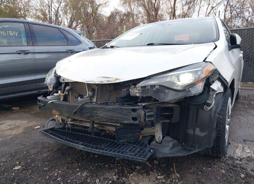 Photo 6 of 2017 Toyota Corolla LE (VIN 5YFBURHE5HP690024)