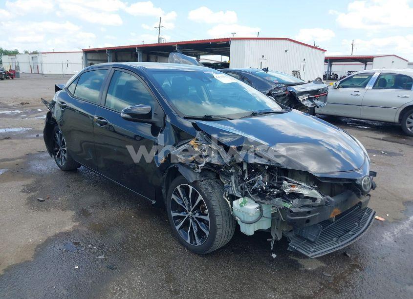 2017 Toyota Corolla SE (VIN 5YFBURHE5HP696180) main photo