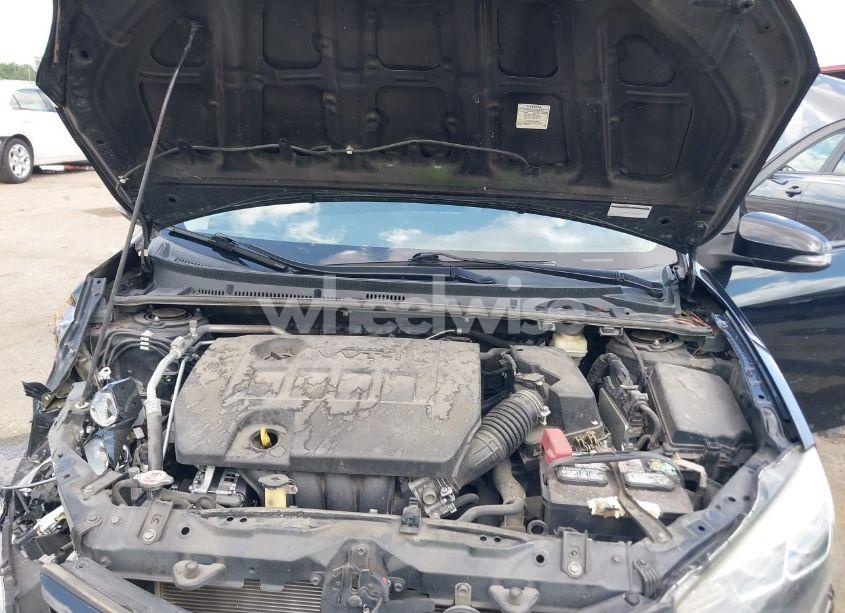 Photo 10 of 2017 Toyota Corolla SE (VIN 5YFBURHE5HP696180)