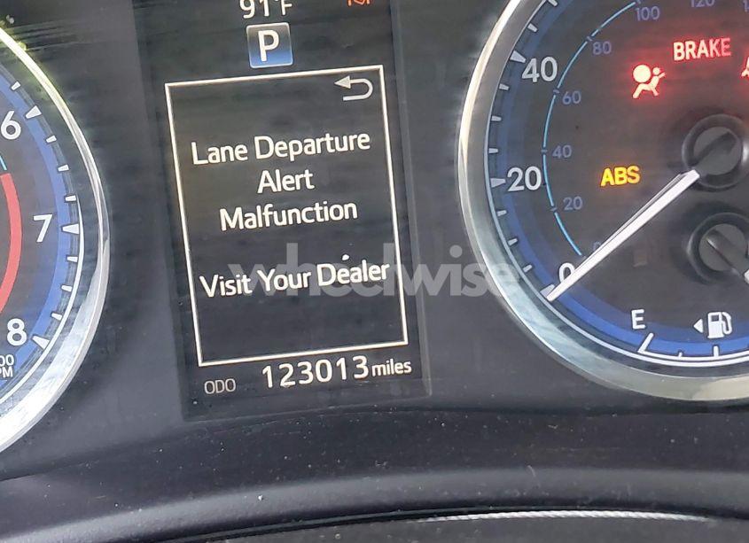 Photo 16 of 2017 Toyota Corolla SE (VIN 5YFBURHE5HP696180)