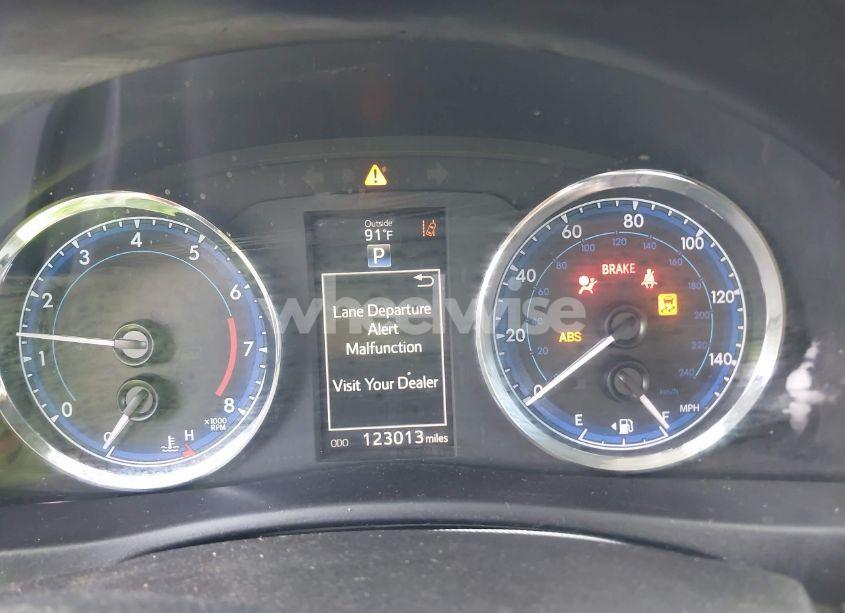 Photo 7 of 2017 Toyota Corolla SE (VIN 5YFBURHE5HP696180)