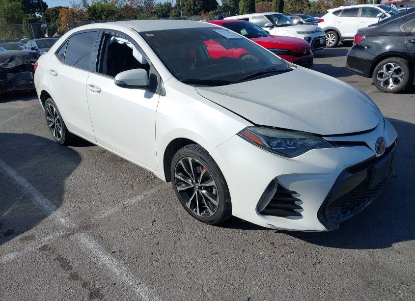 2017 Toyota Corolla SE (VIN 5YFBURHE5HP697734) main photo