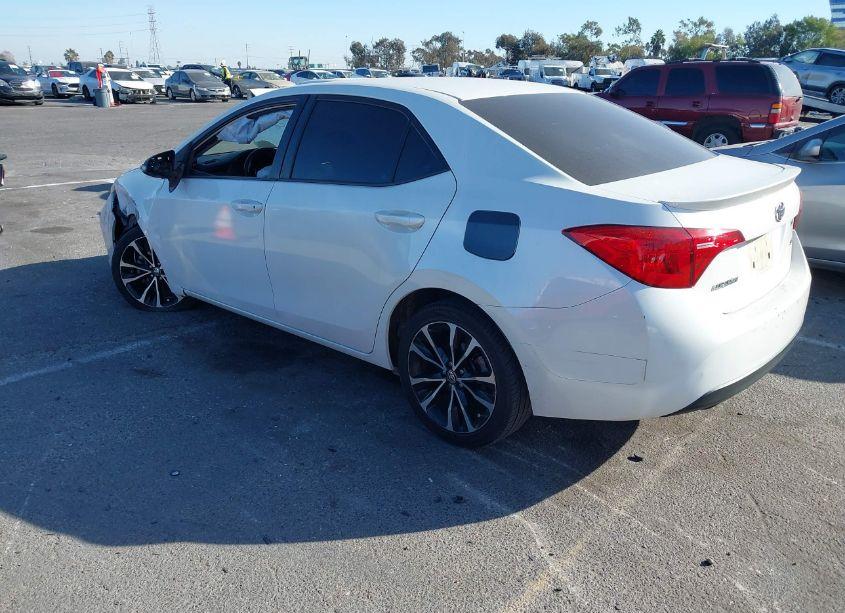 Photo 3 of 2017 Toyota Corolla SE (VIN 5YFBURHE5HP697734)