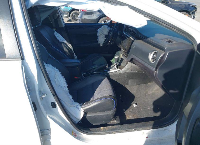 Photo 5 of 2017 Toyota Corolla SE (VIN 5YFBURHE5HP697734)