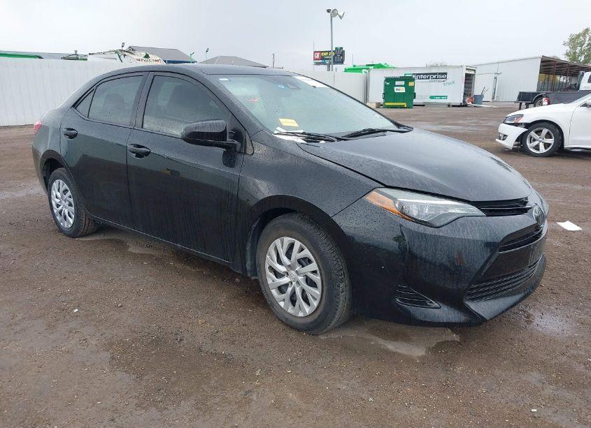 2017 Toyota Corolla LE (VIN 5YFBURHE5HP699970) main photo