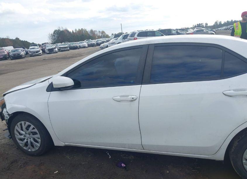 Photo 13 of 2017 Toyota Corolla LE (VIN 5YFBURHE5HP705783)