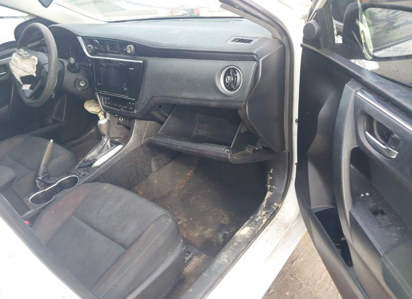 Photo 5 of 2017 Toyota Corolla LE (VIN 5YFBURHE5HP705783)