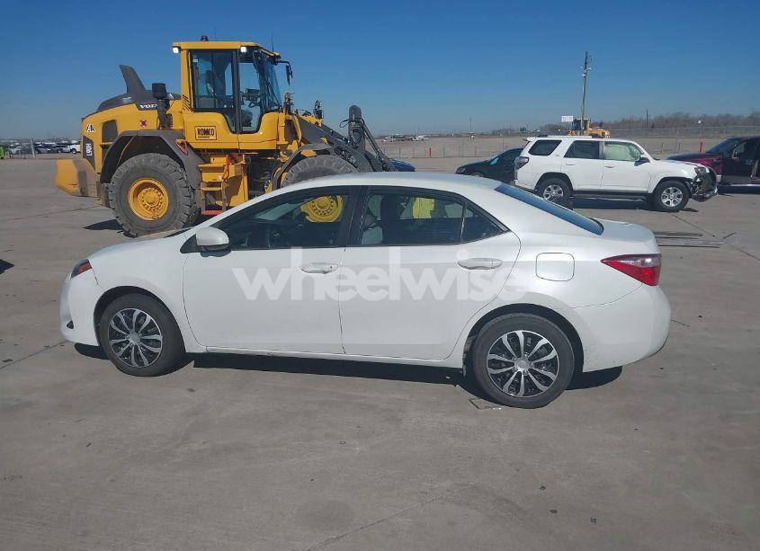 Photo 14 of 2017 Toyota Corolla LE (VIN 5YFBURHE5HP706271)