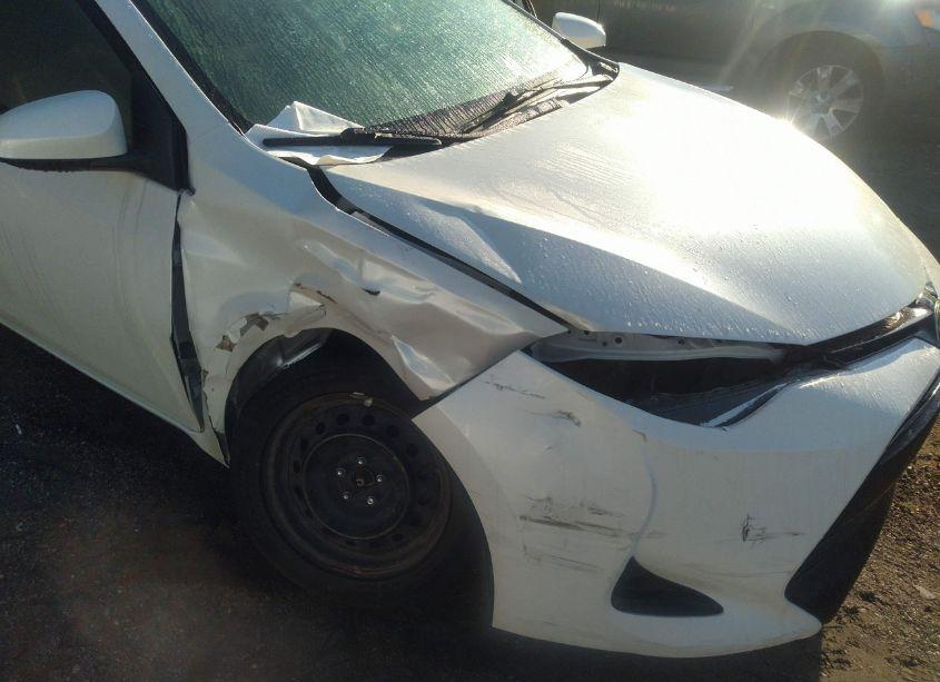 Photo 6 of 2017 Toyota Corolla LE (VIN 5YFBURHE5HP725564)