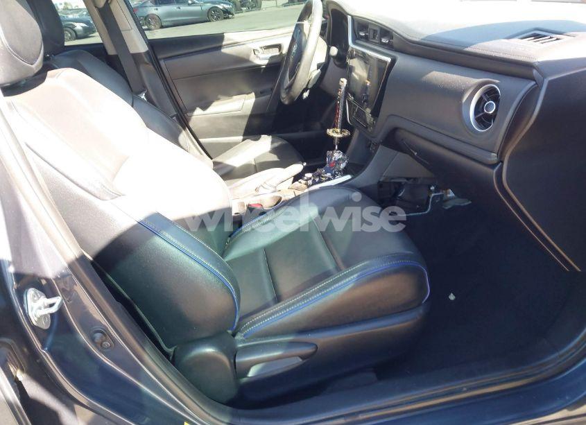 Photo 5 of 2018 Toyota Corolla XSE (VIN 5YFBURHE5JP753435)