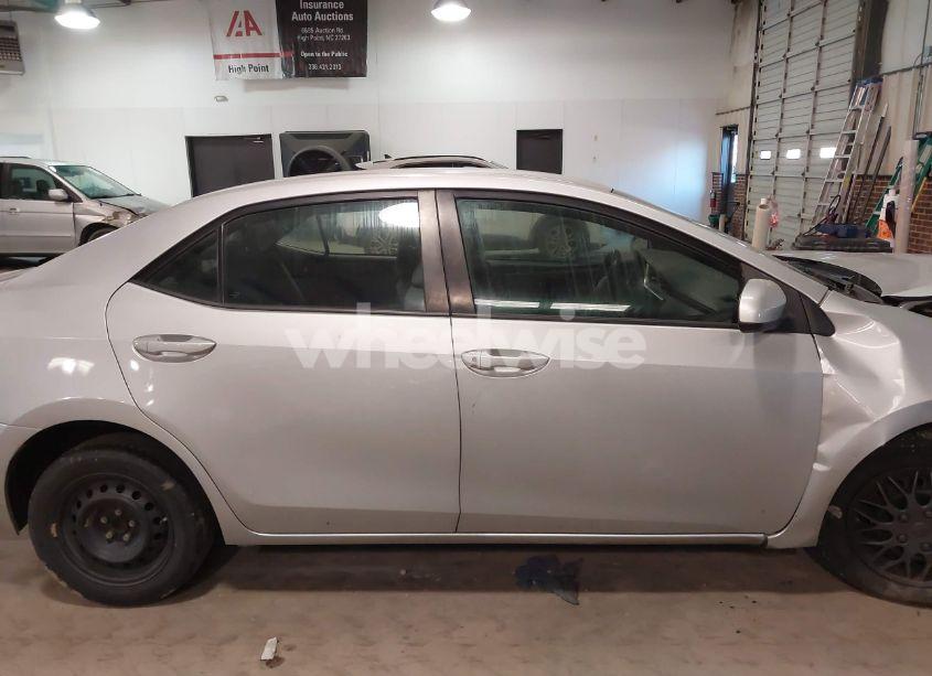 Photo 14 of 2018 Toyota Corolla L (VIN 5YFBURHE5JP761017)