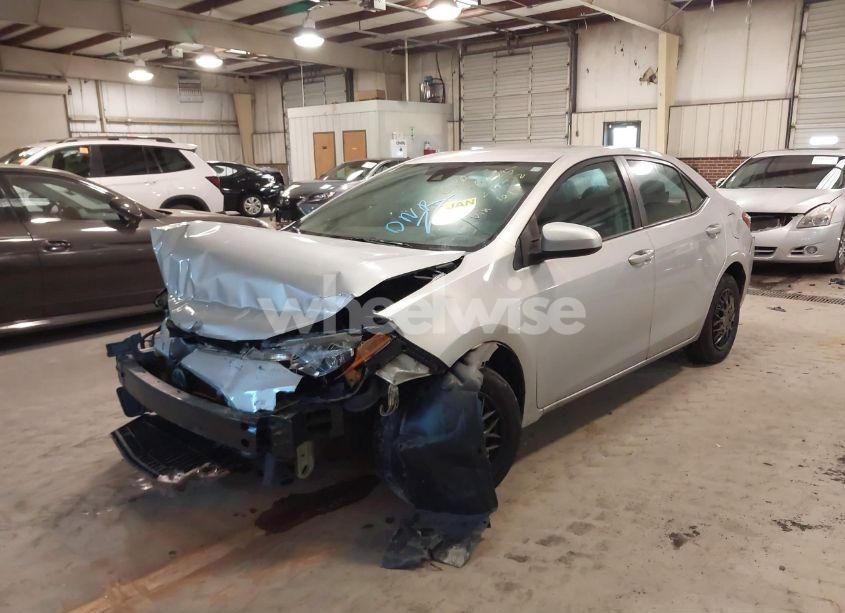 Photo 2 of 2018 Toyota Corolla L (VIN 5YFBURHE5JP761017)