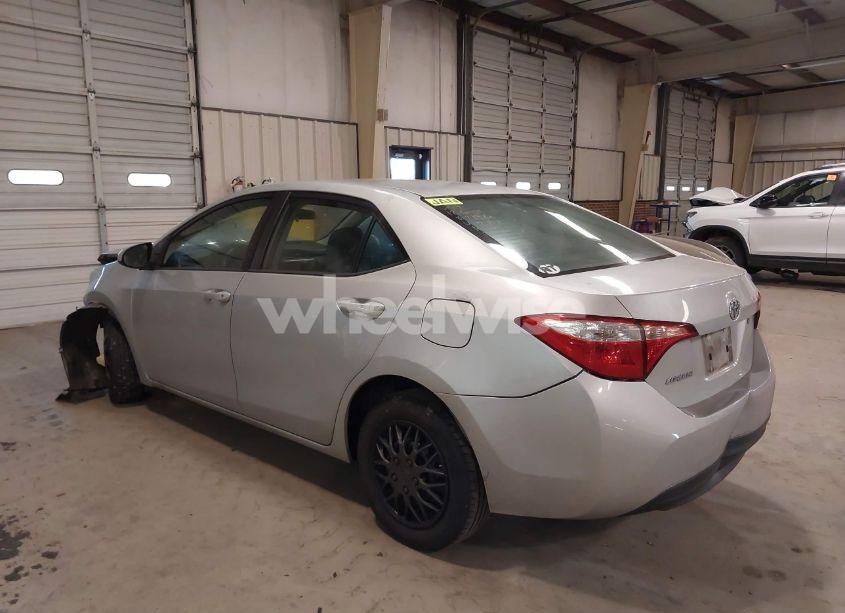 Photo 3 of 2018 Toyota Corolla L (VIN 5YFBURHE5JP761017)