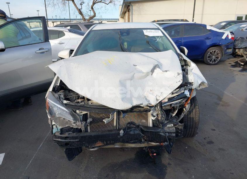 Photo 13 of 2018 Toyota Corolla LE (VIN 5YFBURHE5JP762992)