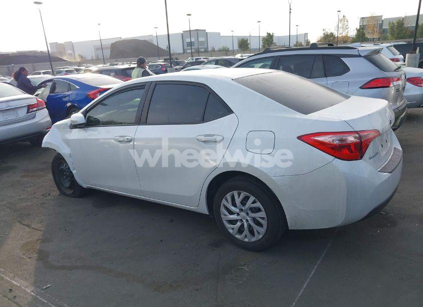 Photo 15 of 2018 Toyota Corolla LE (VIN 5YFBURHE5JP762992)