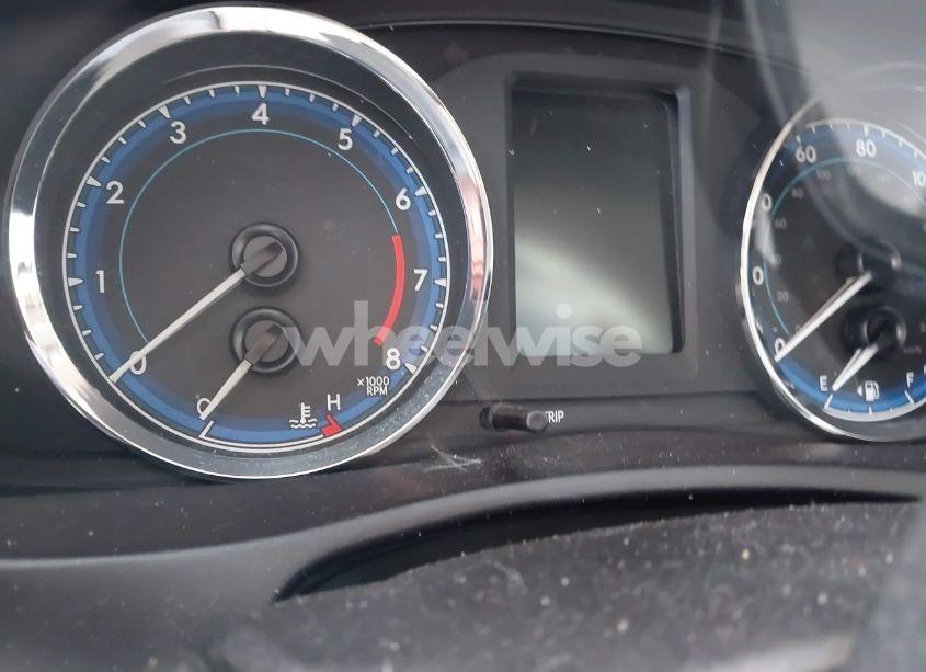 Photo 16 of 2018 Toyota Corolla LE (VIN 5YFBURHE5JP762992)