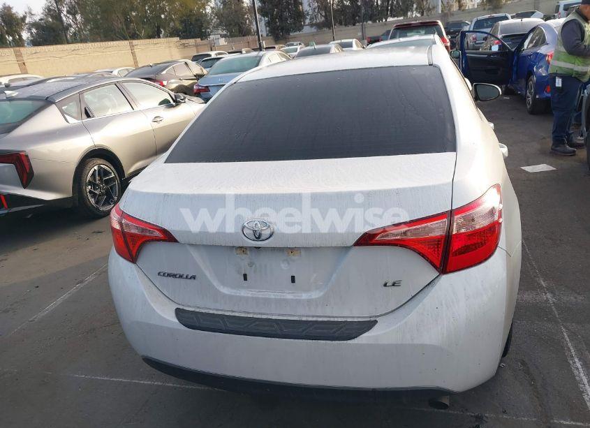 Photo 17 of 2018 Toyota Corolla LE (VIN 5YFBURHE5JP762992)