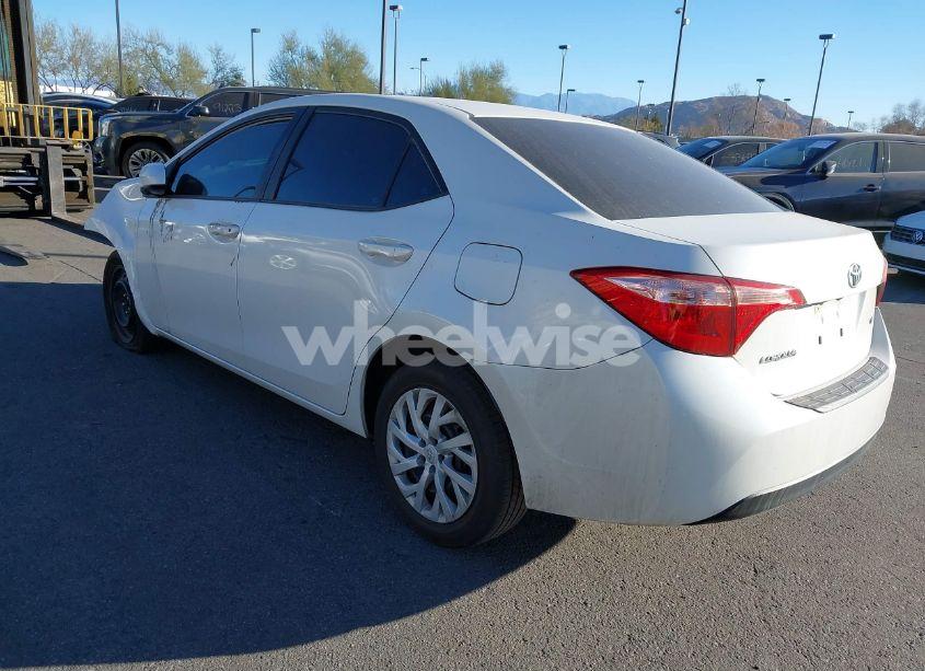 Photo 3 of 2018 Toyota Corolla LE (VIN 5YFBURHE5JP762992)