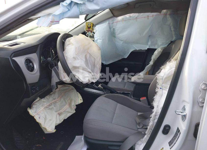 Photo 5 of 2018 Toyota Corolla LE (VIN 5YFBURHE5JP762992)